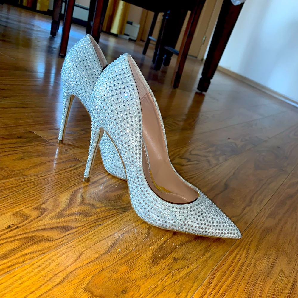 Rinestone pumps (Steve madden)
